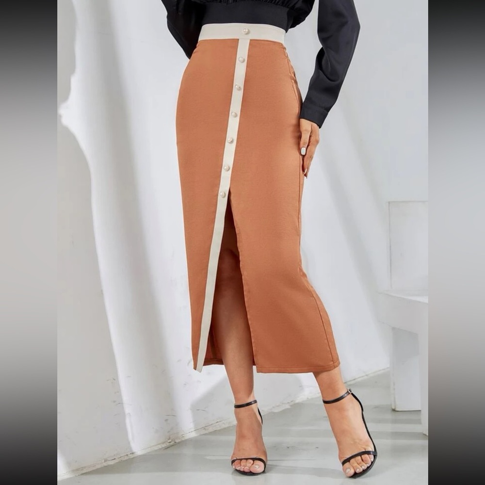Pearl Button Split Front Pencil Skirt